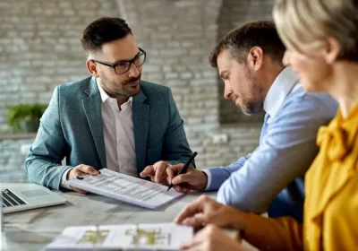 real-estate-agent-closing-deal-w